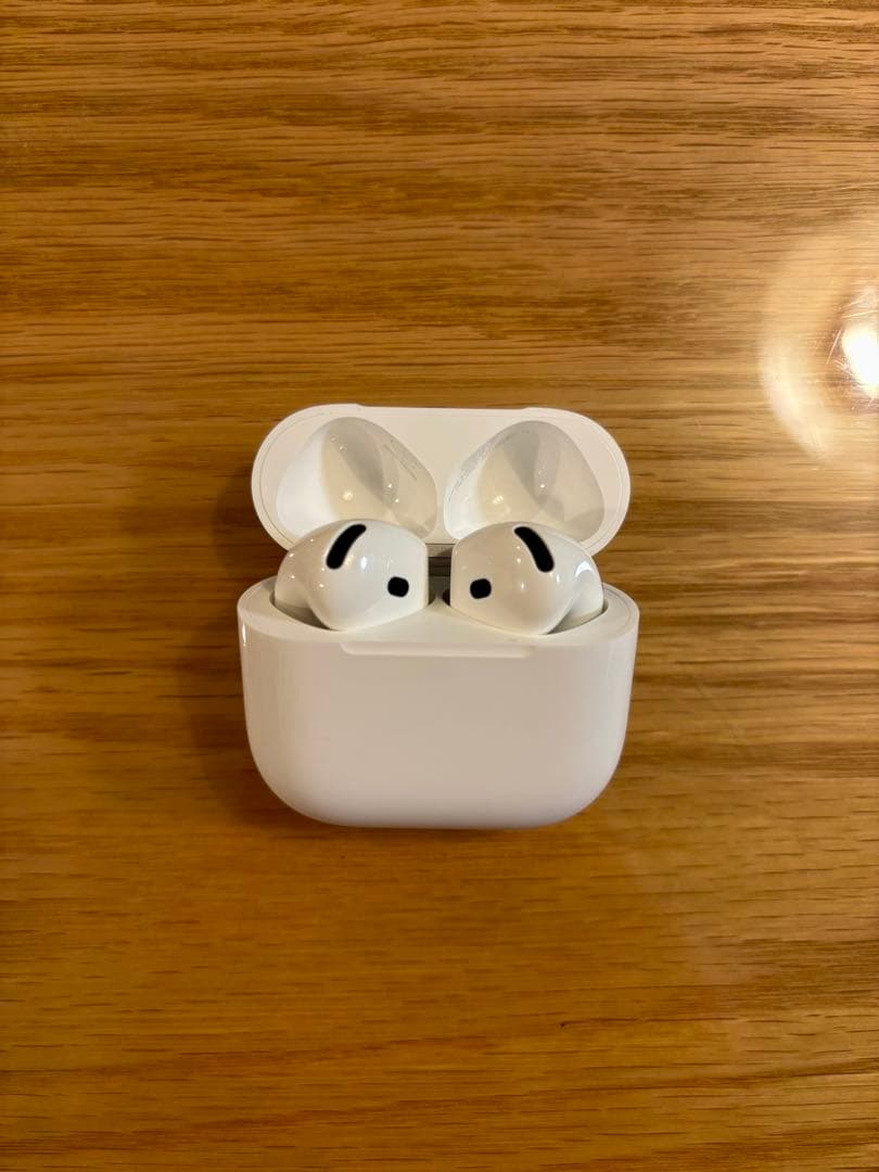 【美品】apple AirPods4 アクティブノイズキャンセリング搭載モデル