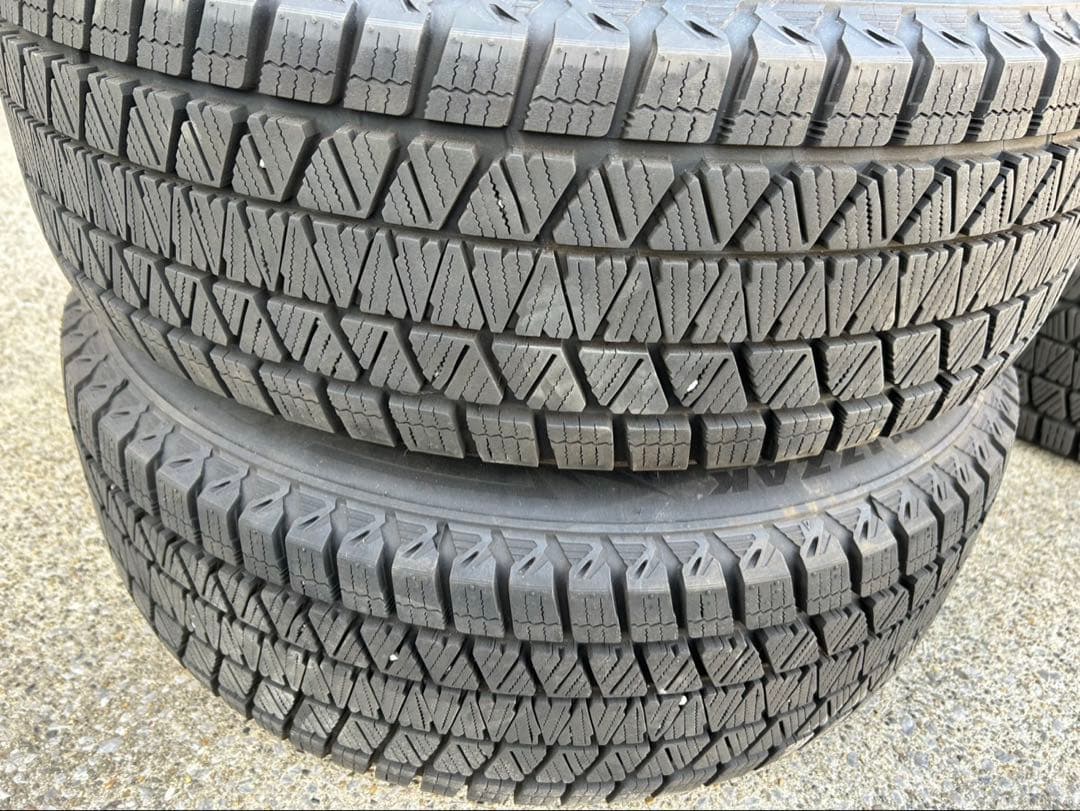 ブリヂストンスタッドレスタイヤ・ホイール4本セット　225-65r17