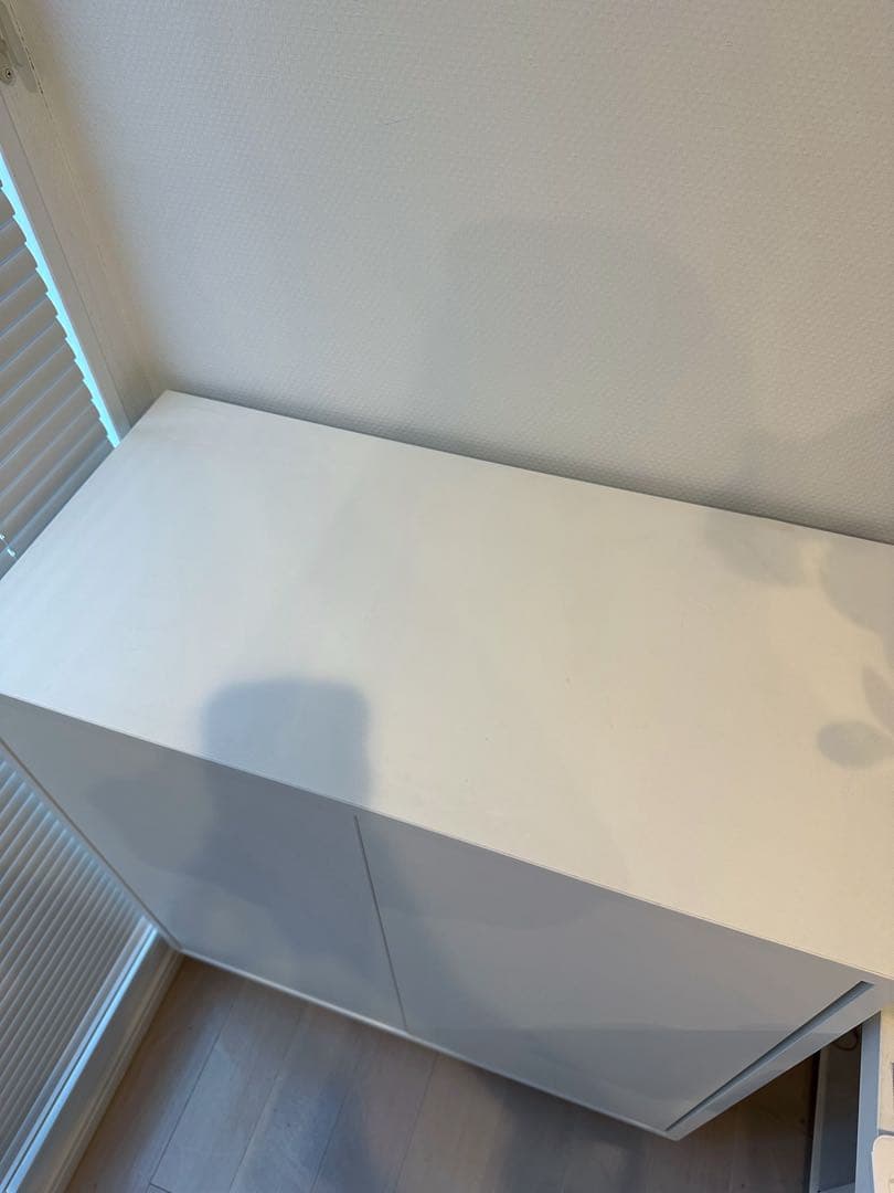 IKEA エーケト　白　棚　ホワイト　シンプル　脚あり