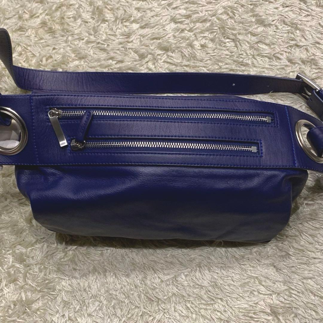 美品✨kawa-kawaカワカワ ハトメ ボディバッグ ショルダー レザー 紺色