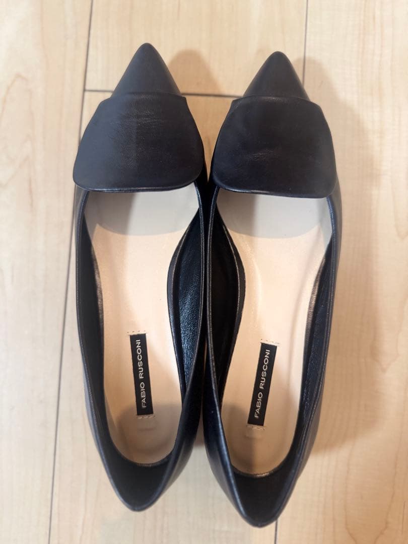 FABIO RUSCONI ブラックレザーポインテッドトゥフラットシューズ