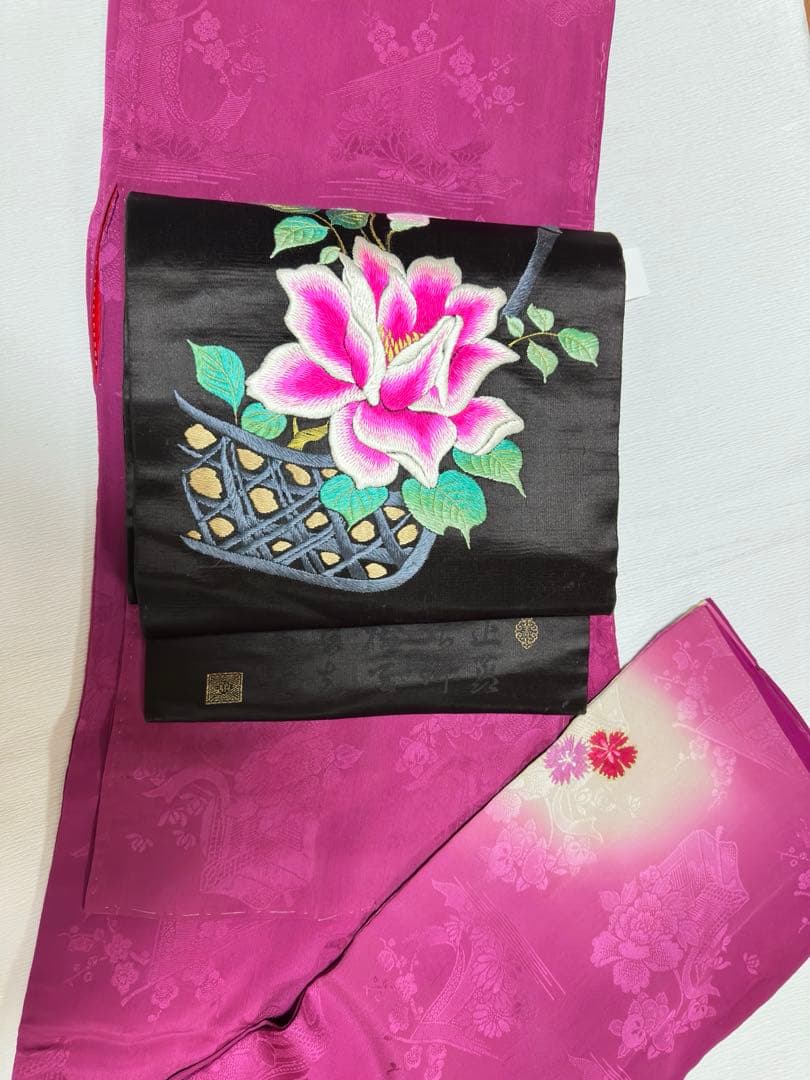 期間限定価格　臙脂色　アンティーク着物　色留袖　菖蒲　撫子