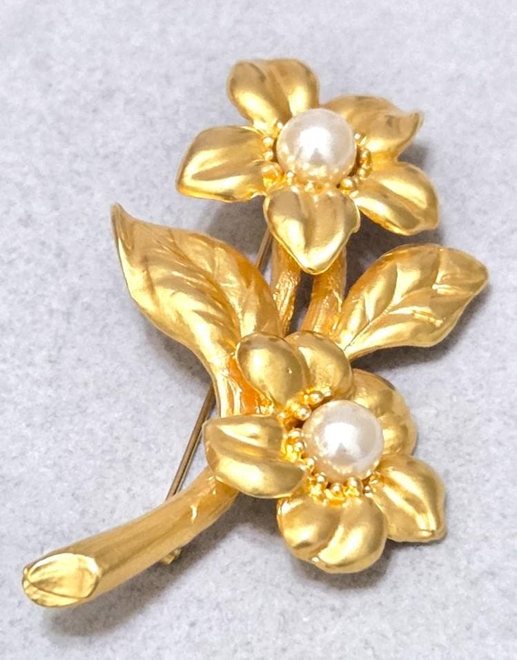KENZOケンゾー ゴールドカラー パール付きフラワー　ブローチ　43246