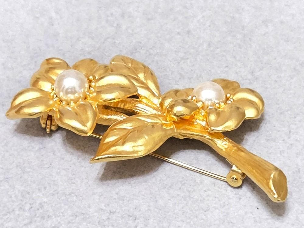 KENZOケンゾー ゴールドカラー パール付きフラワー　ブローチ　43246