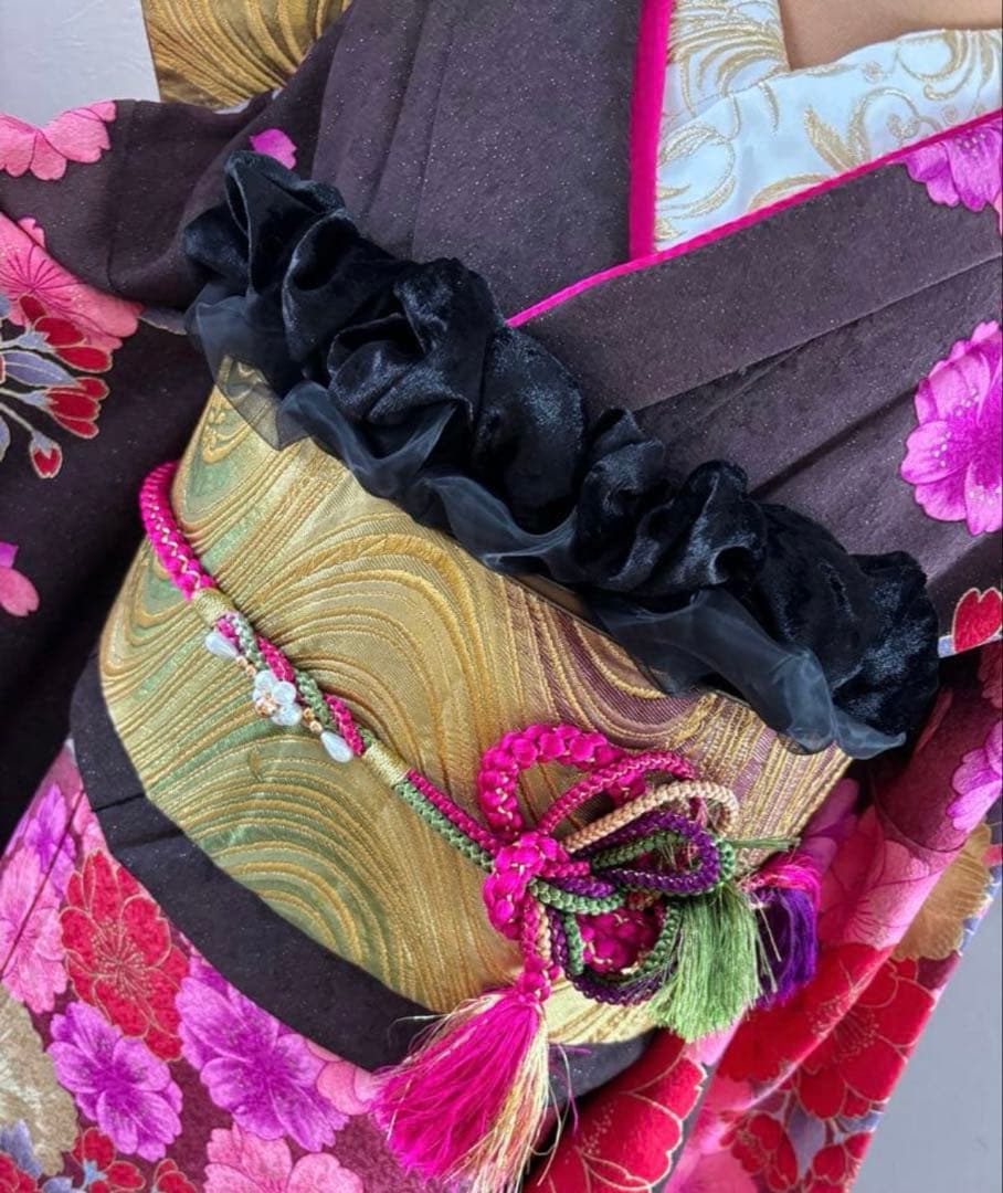 未使用に近い　正絹豪華フルセット　赤黒花柄振袖 牡丹　桜　成人式に　パールトーン