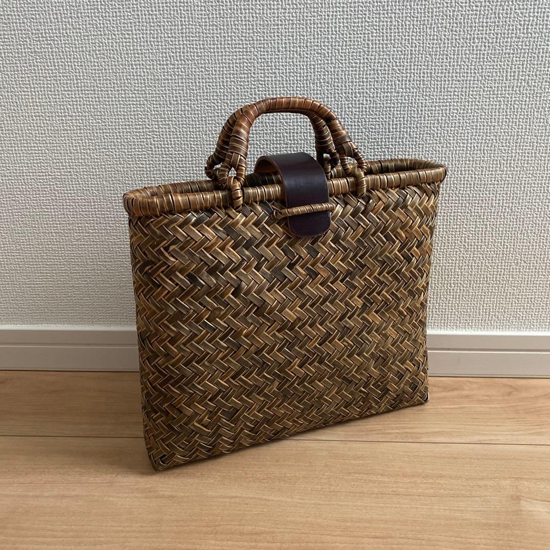 イタヤ細工　手提げ籠　貴重な染付仕上げ