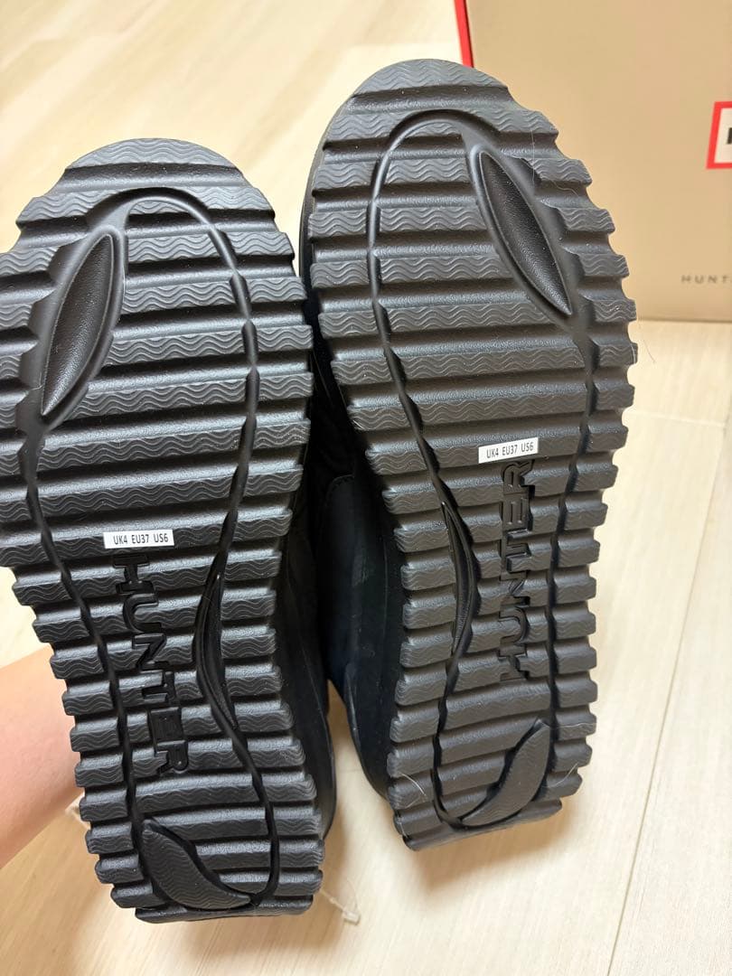 新品✨HUNTERユニセックス パフド トラベル フロー トレーナー ブラック