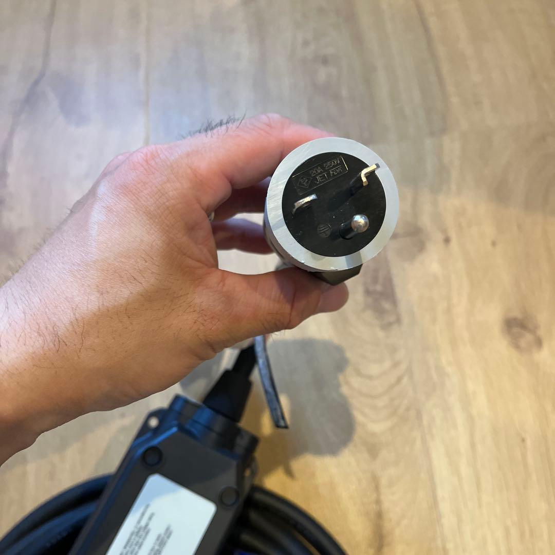 三菱アウトランダーPHEV GN0W純正200V充電ケーブル　2023年　電気