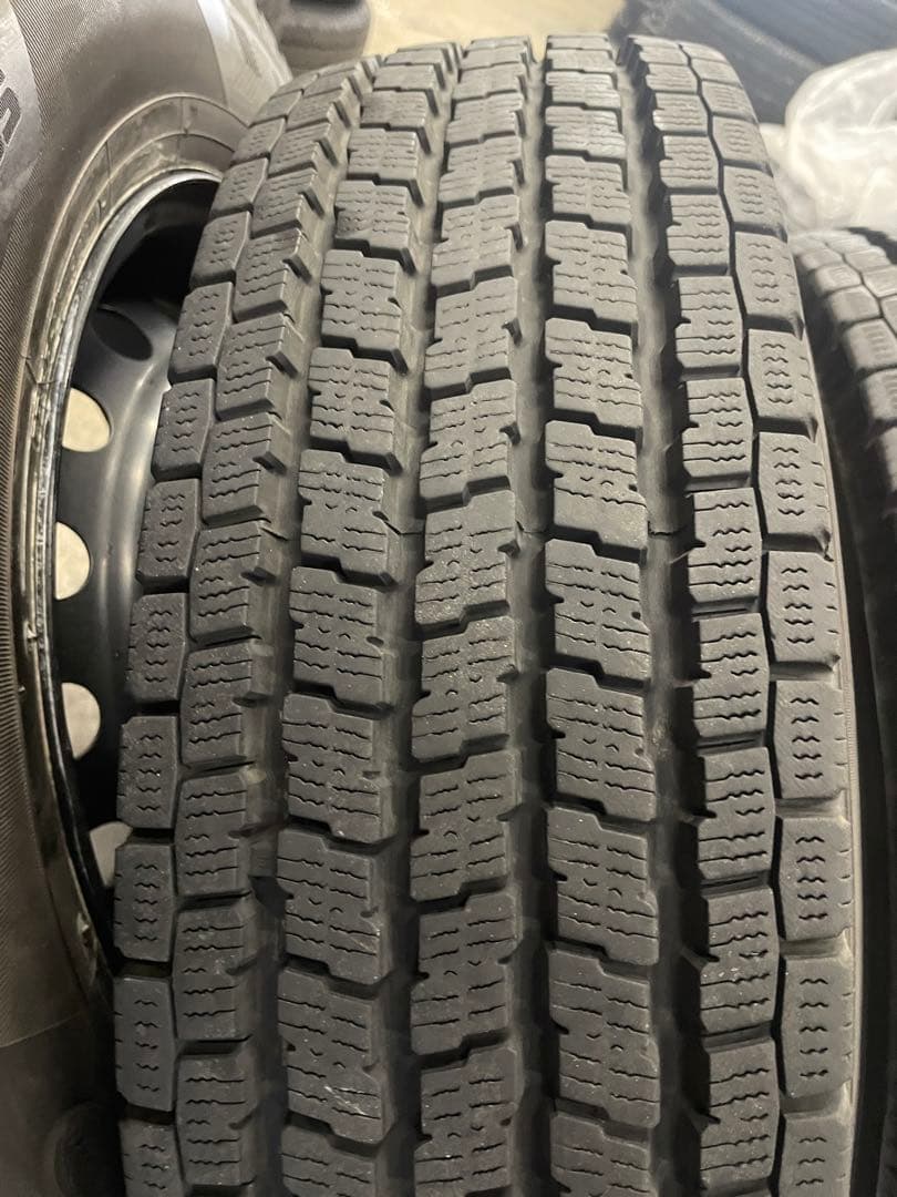 ハイエース　バリ山　ヨコハマ　スタッドレスセット　195/80Ｒ15