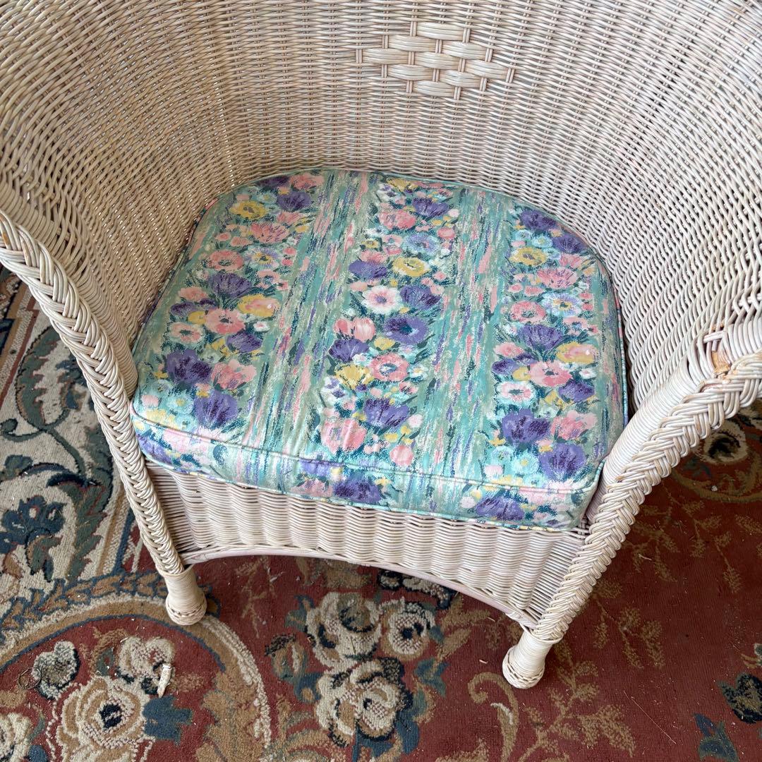 ③昭和レトロ ヴィンテージ ラタンダイニングチェア 花柄クッション アームチェア