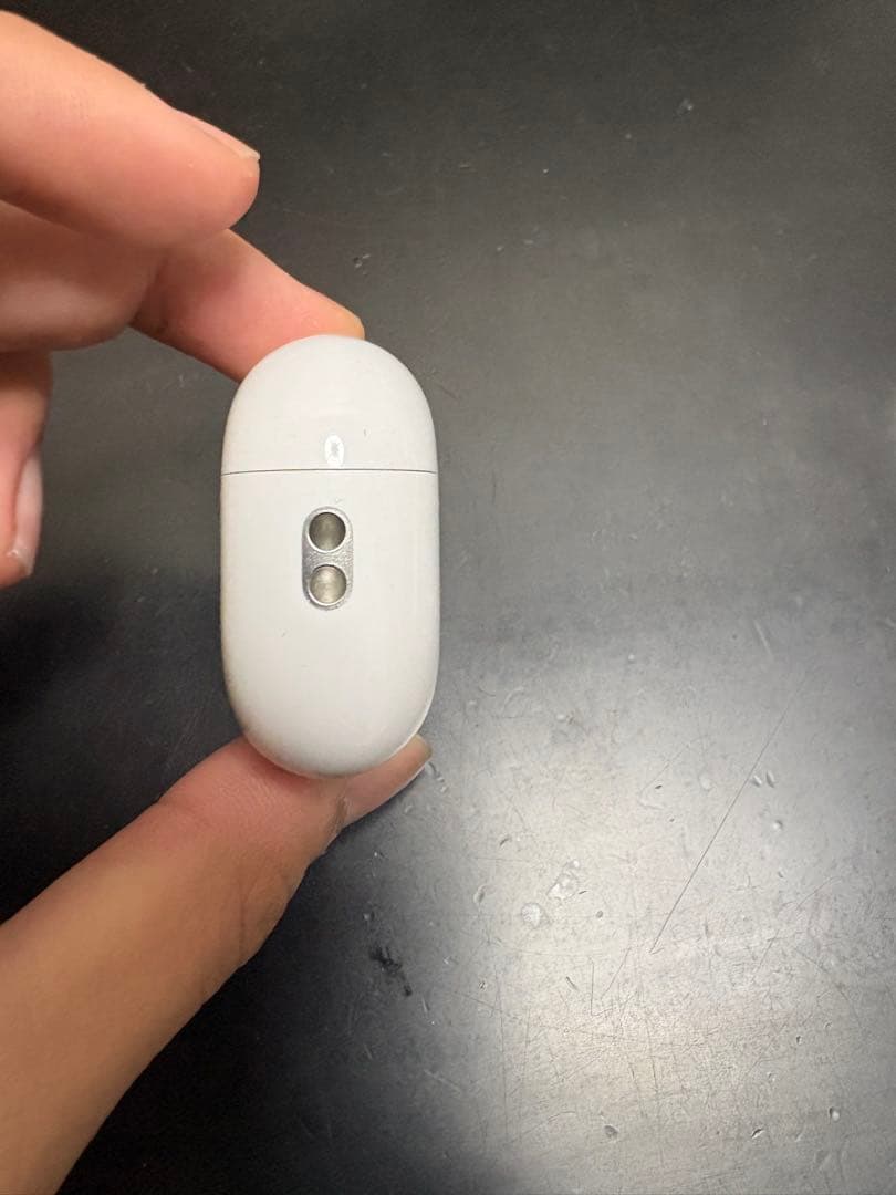 び*ん様 AirPods pro2 本体 ホワイト 充電ケース付き