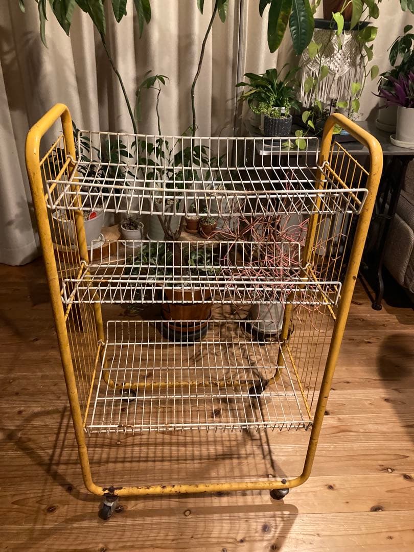 昭和レトロ　ワイヤーラック3段仕様　キャスター付　店舗什器　シャビーラック③