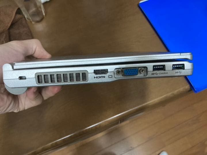 レッツノートとバッテリー２つ