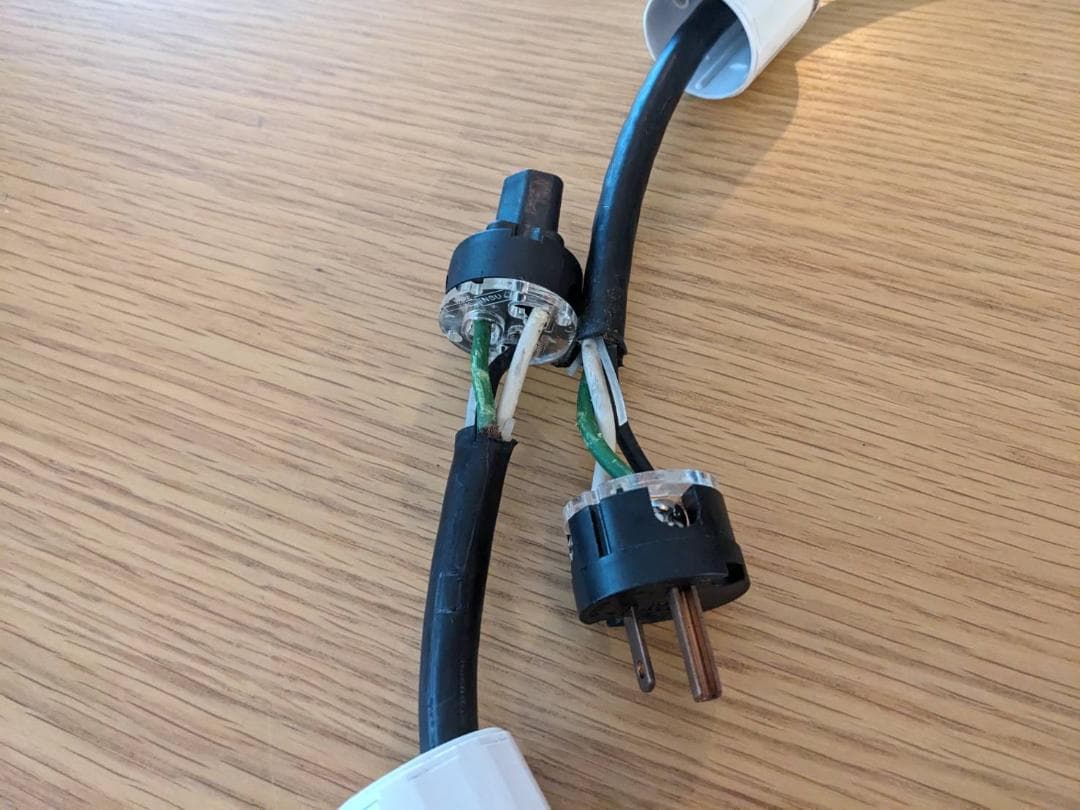 オヤイデ電気 BLACK MAMBA V2 とコネクター