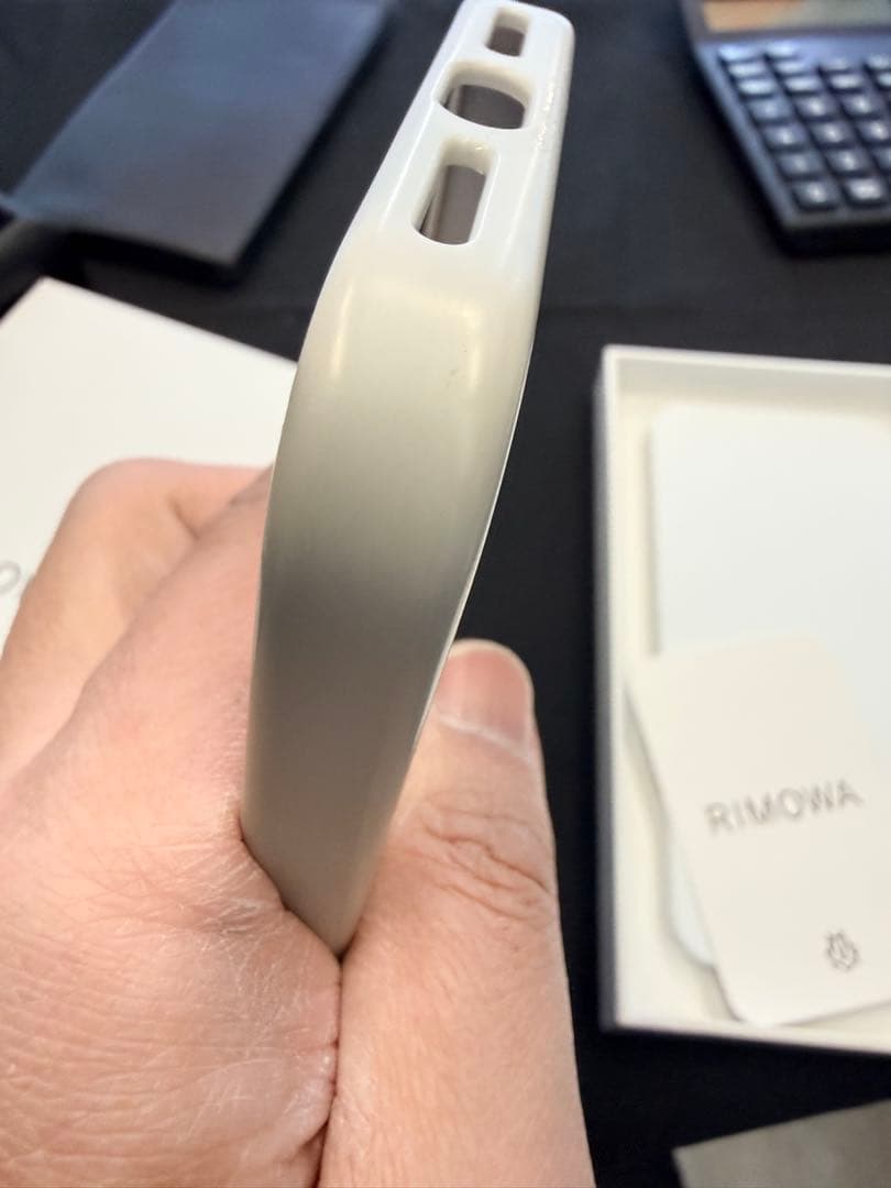 ⚠*ん様 RIMOWA アルミストライプデザイン iPhone16ProMaxケ