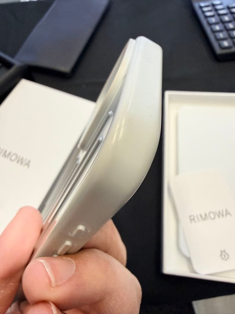 ⚠*ん様 RIMOWA アルミストライプデザイン iPhone16ProMaxケ