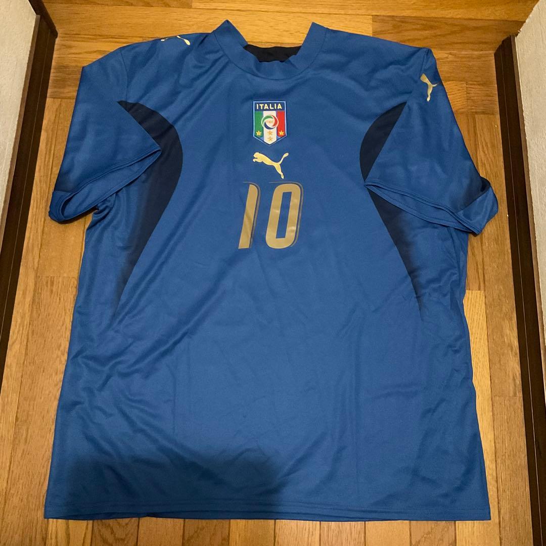 記念グッズ Francesco Totti Signed shirt Azzuri 2006
