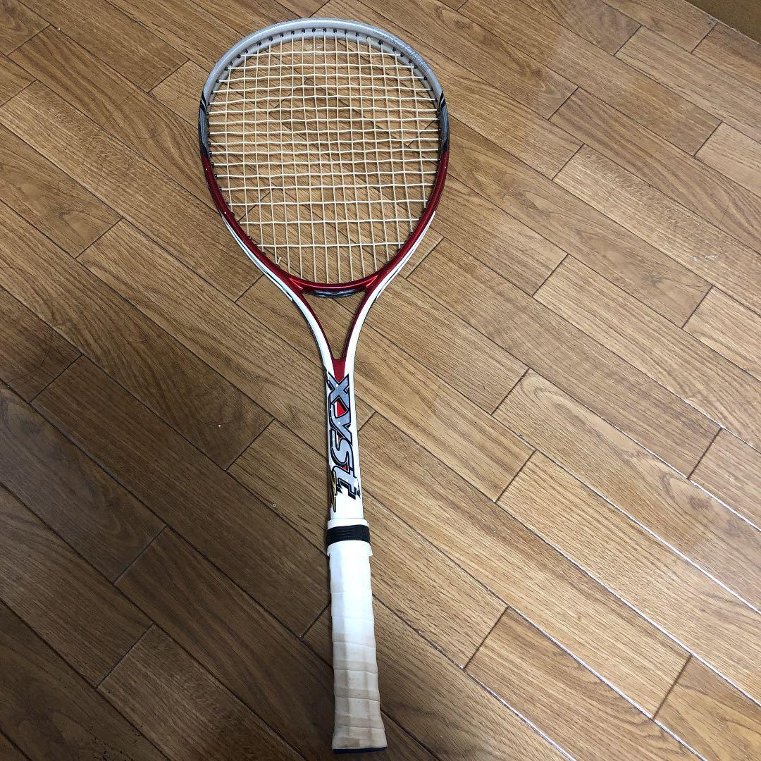 ミズノのラケット２本、ヨネックスのラケット２本