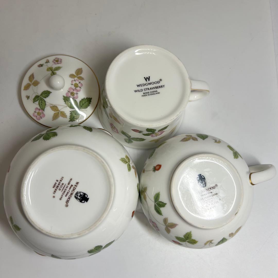 ウエッジウッド　ワイルドストロベリー　カップ&ソーサ、プレートセット