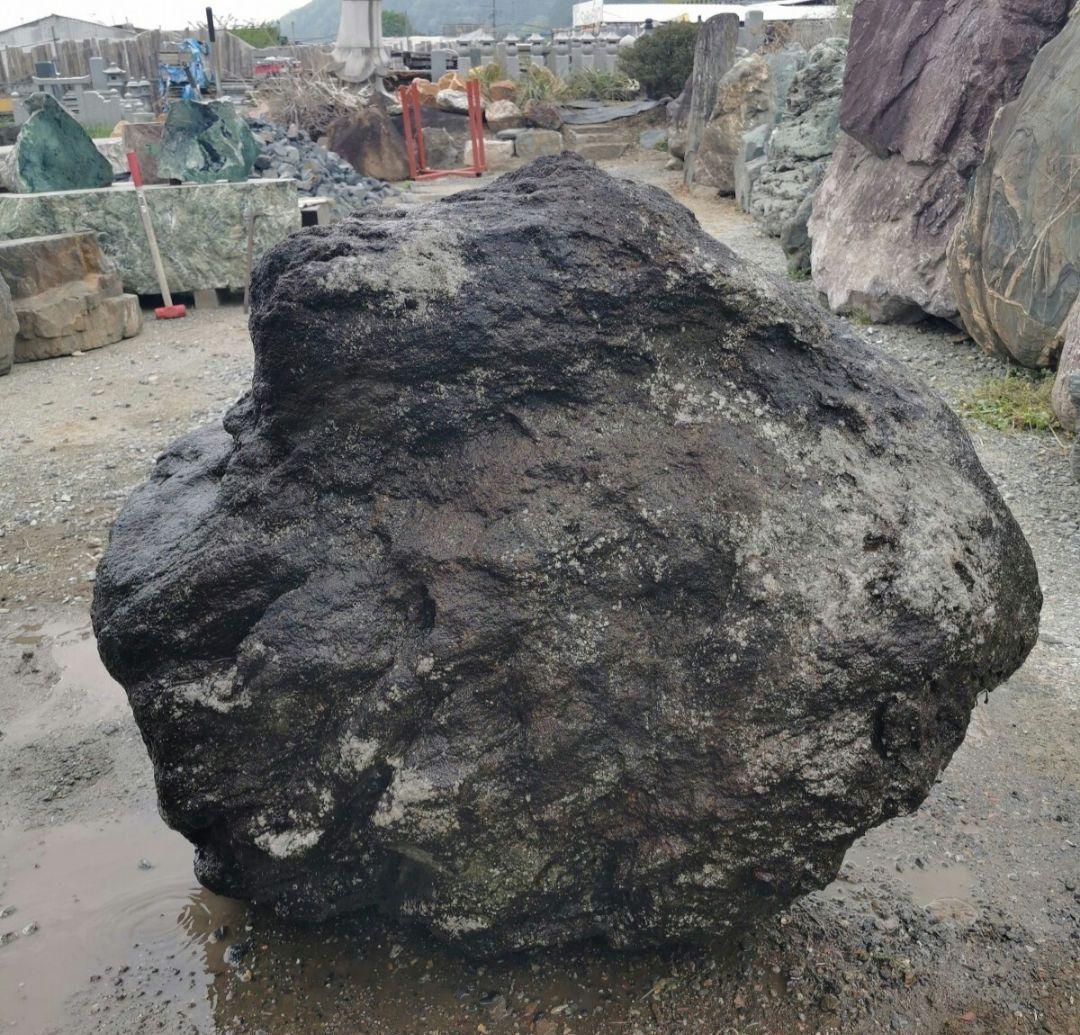 鳥海石　818キロ　庭石　石　石材 庭　坪庭　ガーデニング　置物　オブジェ
