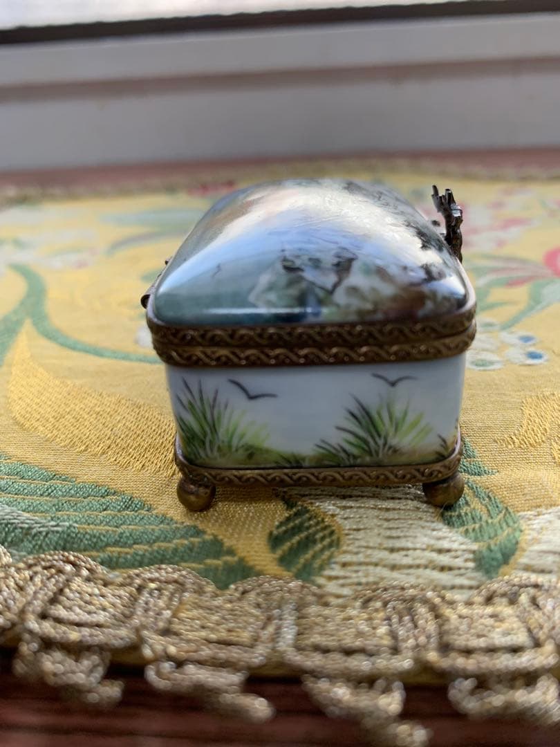 リモージュボックス　フランス製　もう絵画の芸術です！細かく描かれた風景が素敵！