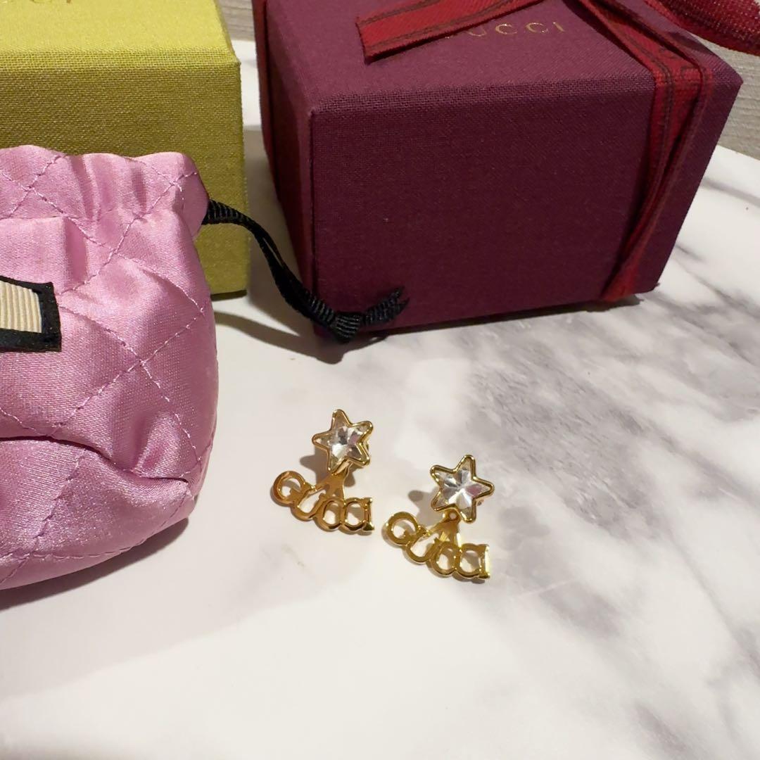 ぼ*ん様 超美品GUCCI スクリプトロゴ ピアス