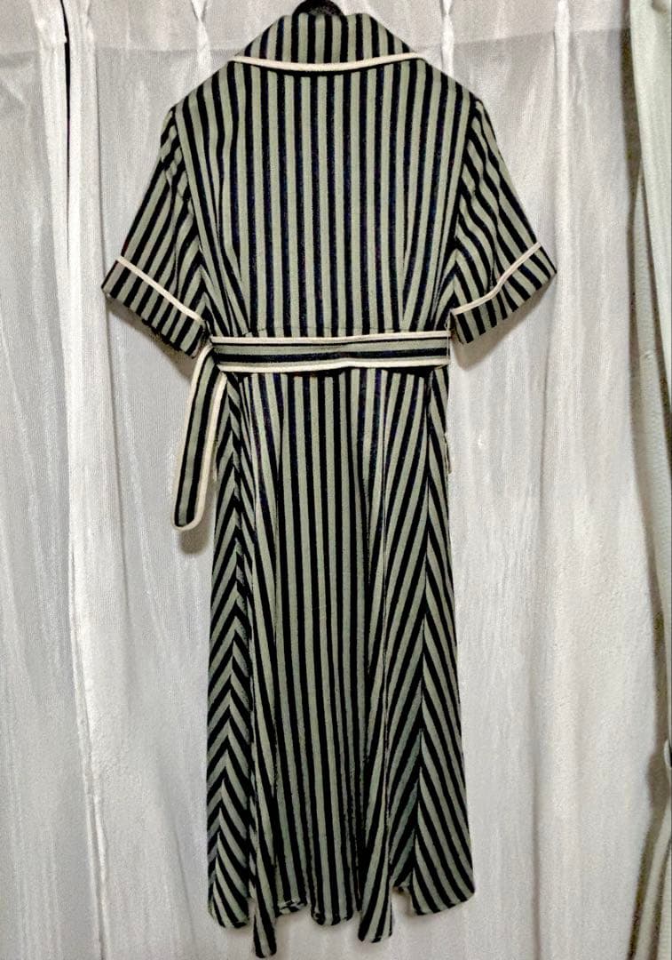 TNEWTIES ワンピース リモコンを持ったまま寝落ち