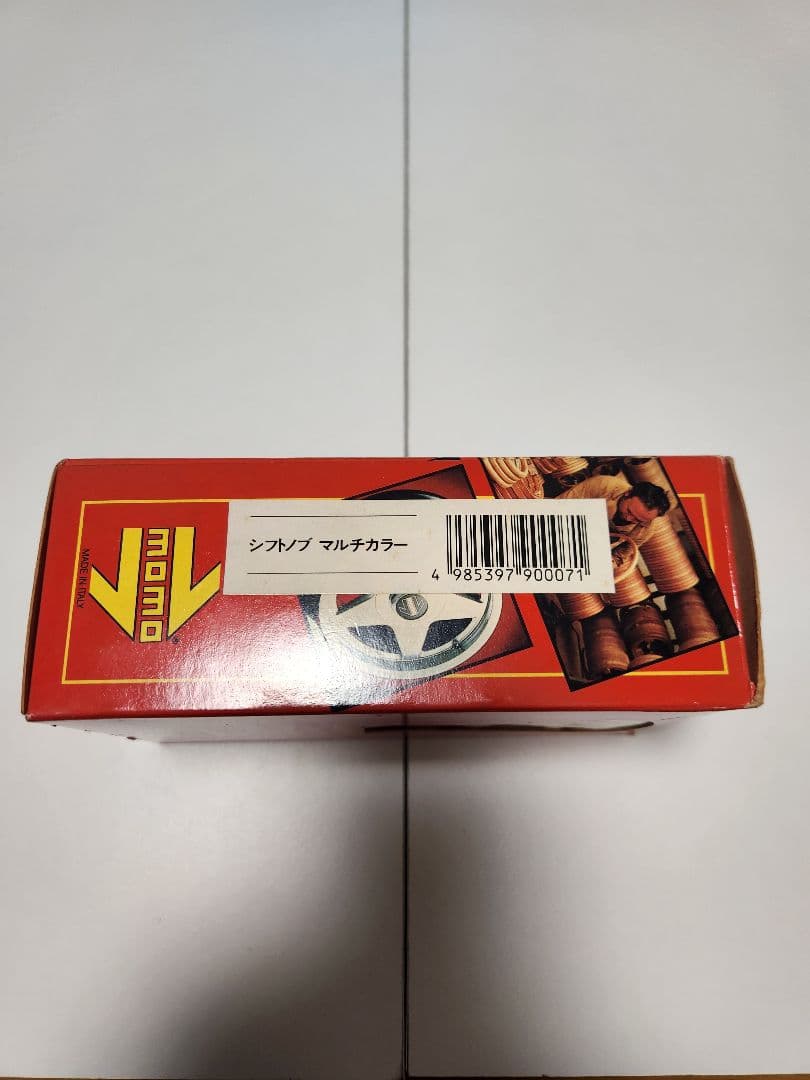 MOMO(イタリア製)のベネトンカラーのステアリングとシフトノブ及びホーンボタン