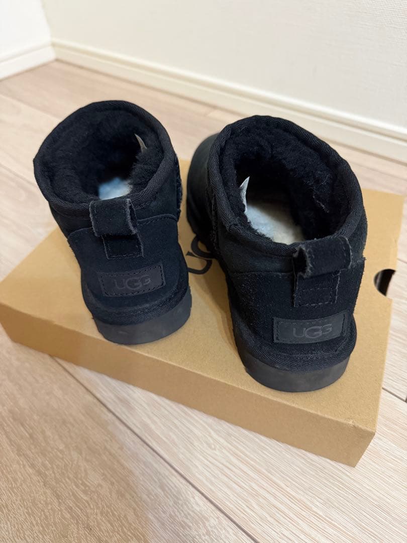 （はなはなび）UGG クラシックウルトラミニブラック