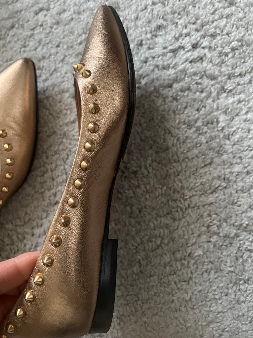 PELLICO スタッズ付きゴールドフラットシューズ　35ハーフ　22.5