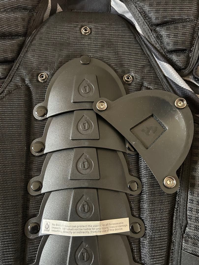 新品未使用 SIXSIXONE プロテクター　ダウンヒル　DH