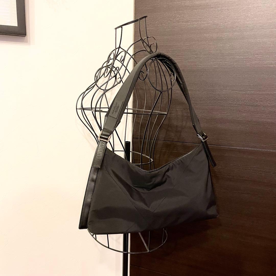 美品★サルヴァトーレフェラガモ スポーツ ワンショルダーバッグ ブラック