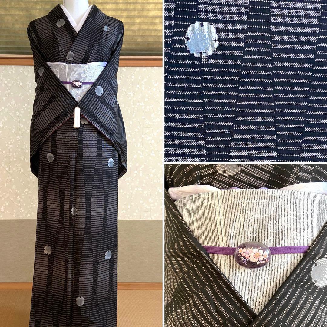 【未使用】黒色　泥染本場大島紬　たてわくに雪輪柄　　着物（袷）