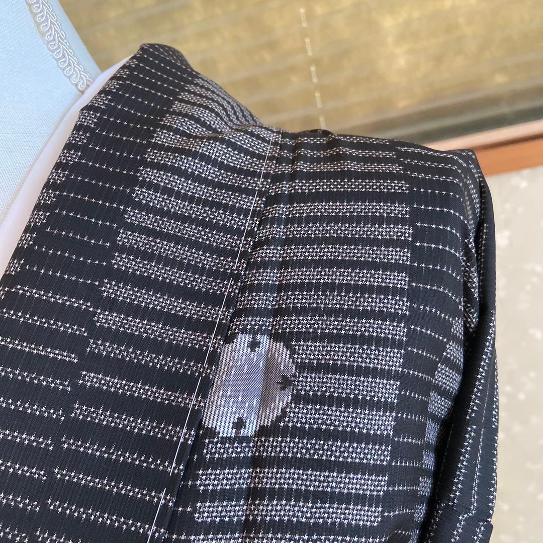 【未使用】黒色　泥染本場大島紬　たてわくに雪輪柄　　着物（袷）