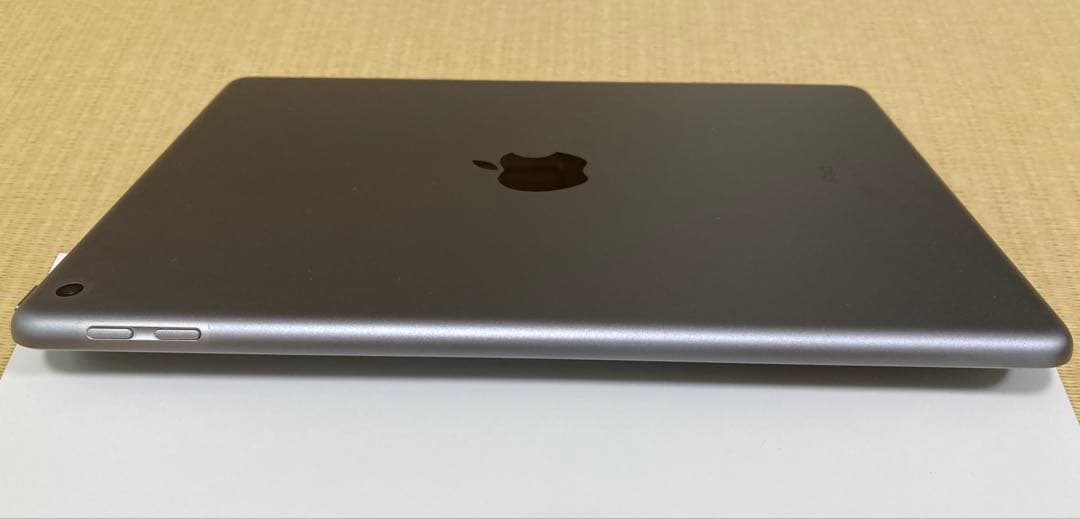 iPad 第5世代 Wi-Fiモデル 32GB 充電器付き　MP2F2J/A