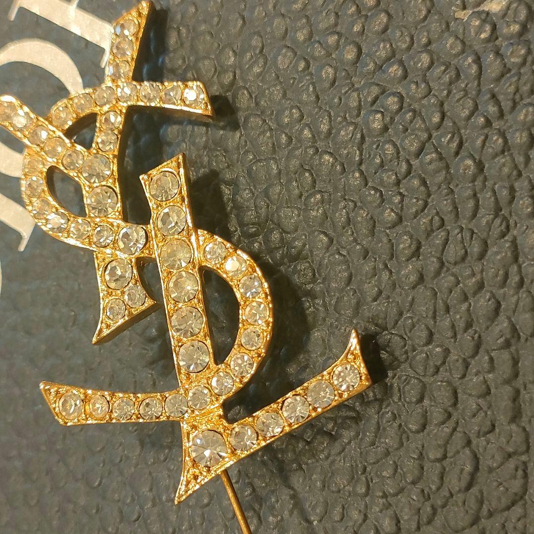 イヴサンローラン ブローチ カサンドラロゴ YSL 刻印 シルバー　付属品なし