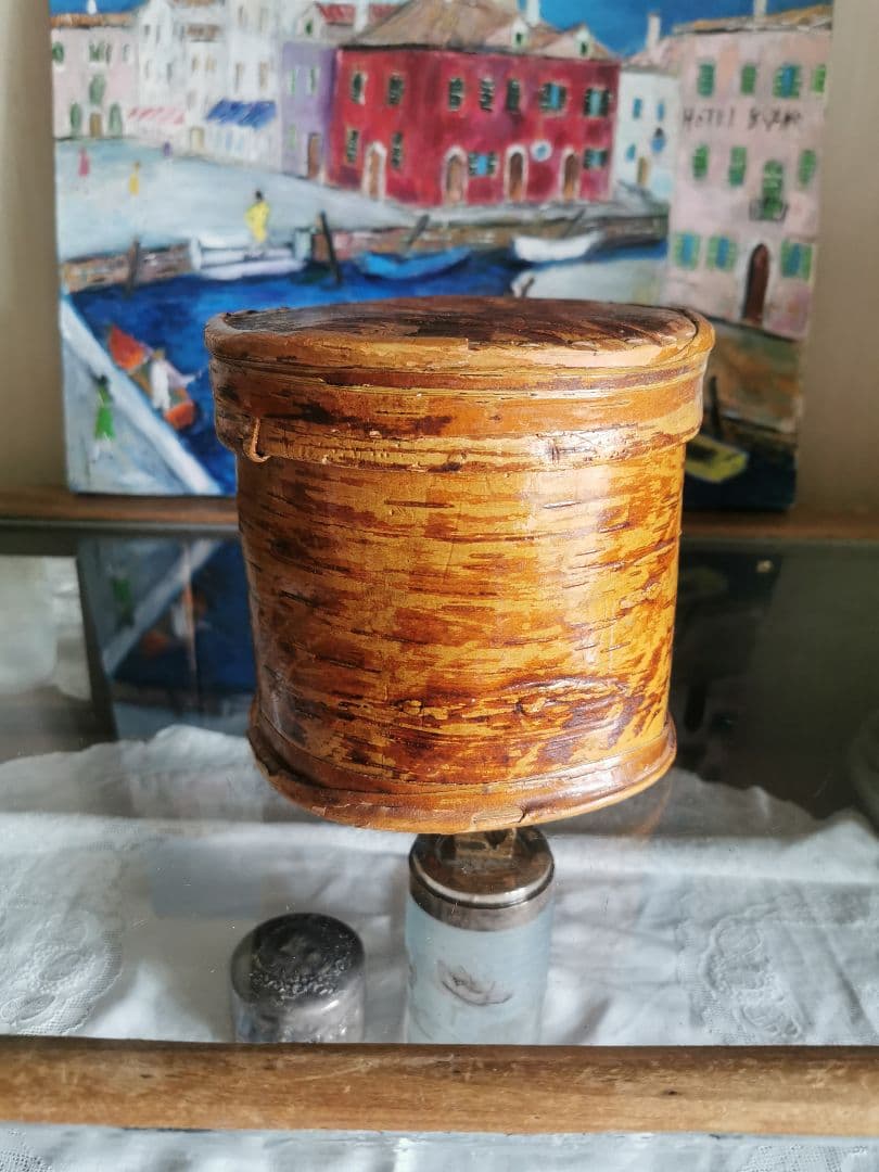 ヴィンテージ 北欧スェーデン 美しい飴色琥珀色 白樺の皮 蓋付きふっくら小物入れ