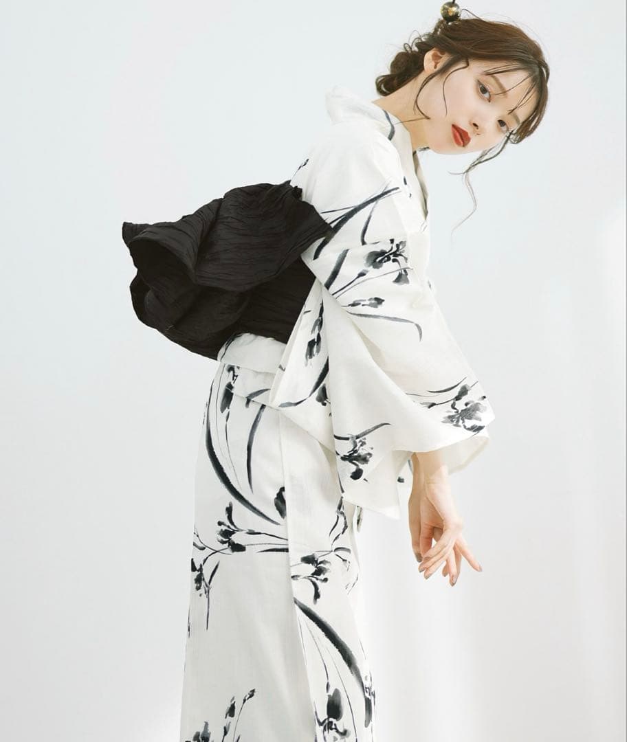 1人で着られる浴衣5点セット （ゆかた・兵児帯・下駄・着付け本・腰ひも）