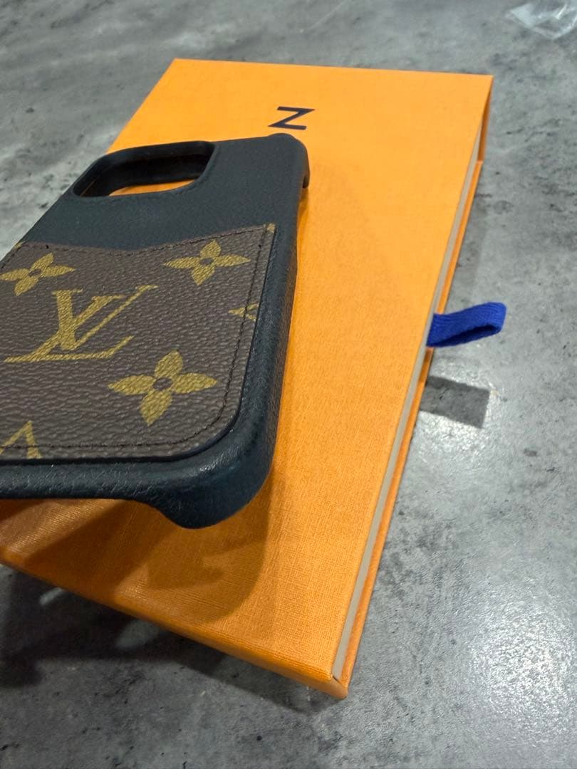 美品 Louis Vuitton iPhone15pro ケース