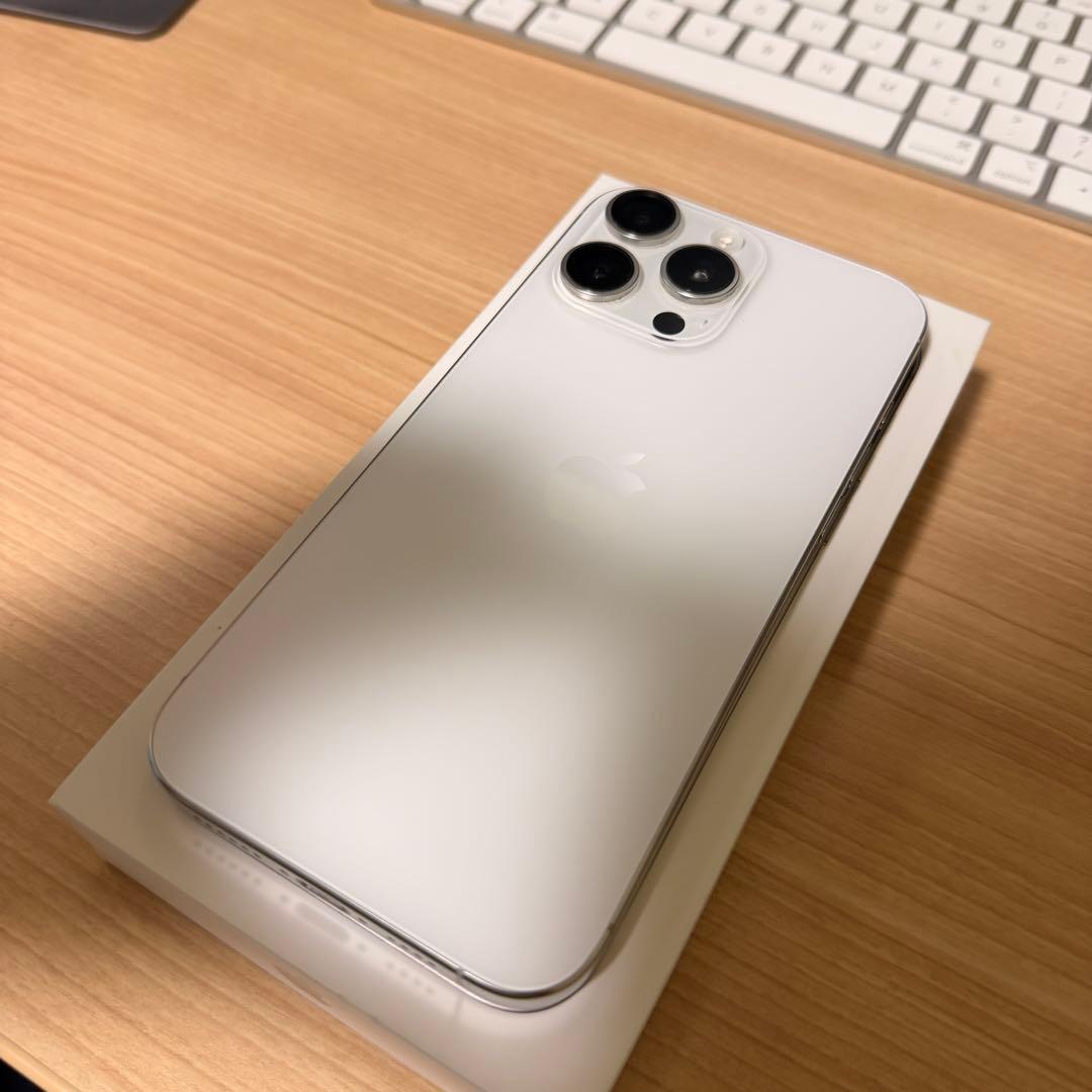 美品 iPhone 16 Pro Max シルバー おまけ付き（ガラスフィルム）