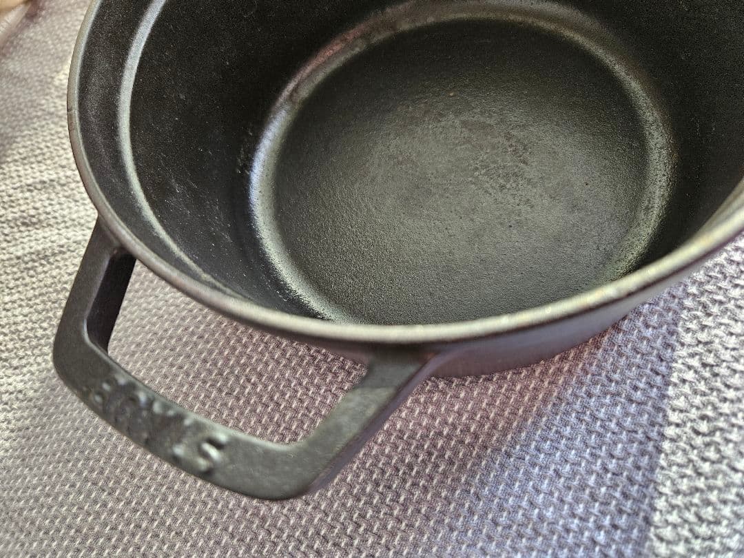 STAUB 鋳鉄製 22cm ココット黒