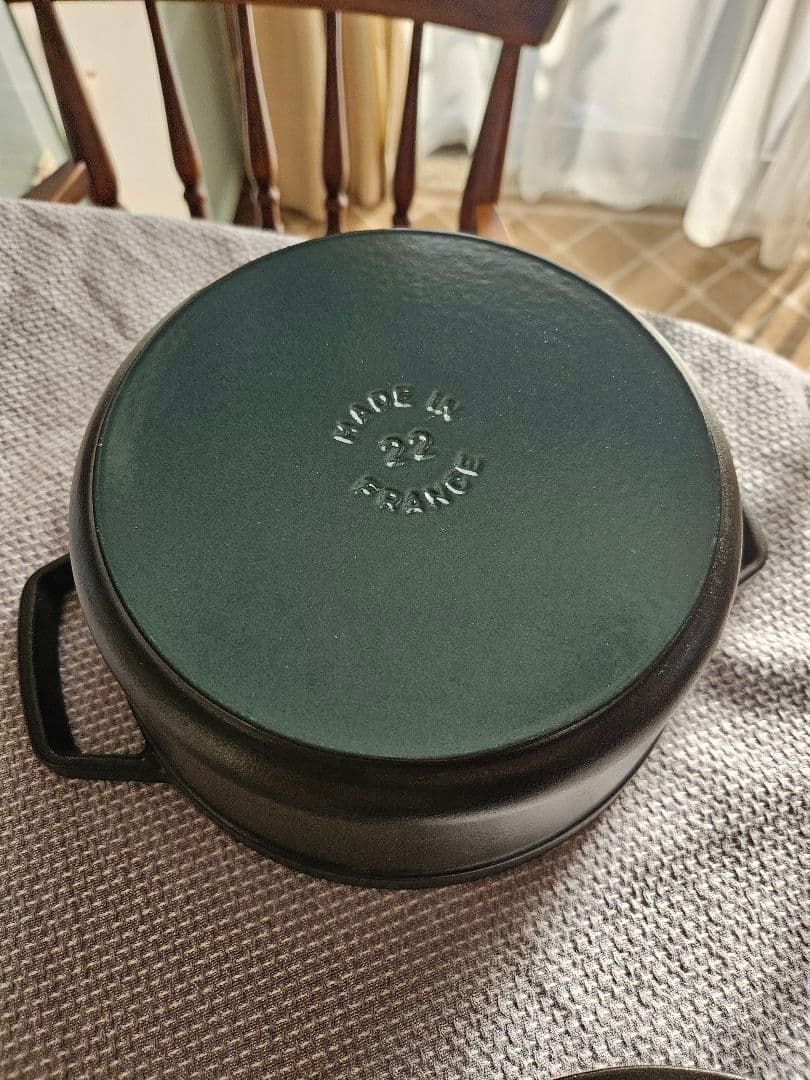 STAUB 鋳鉄製 22cm ココット黒