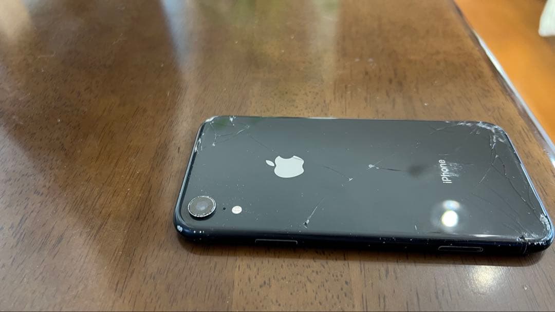 iPhone XR ブラック 背面ひび割れあり