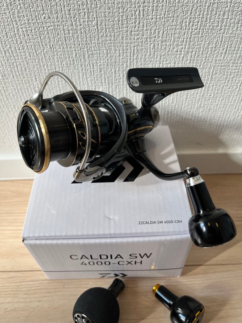 新品同様　ダイワ スピニングリール 22カルディア SW 4000-CXH