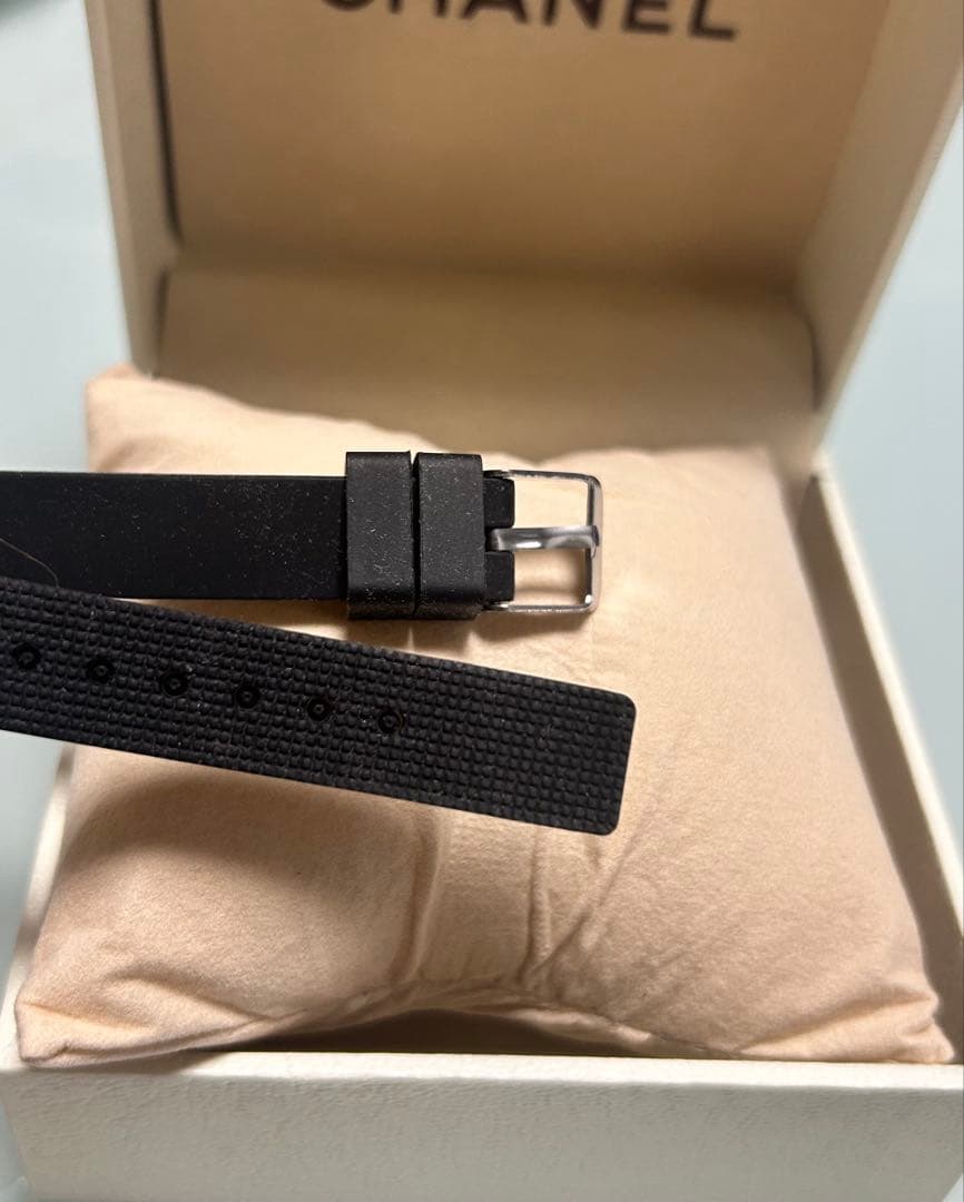 ゴールドブラック腕時計