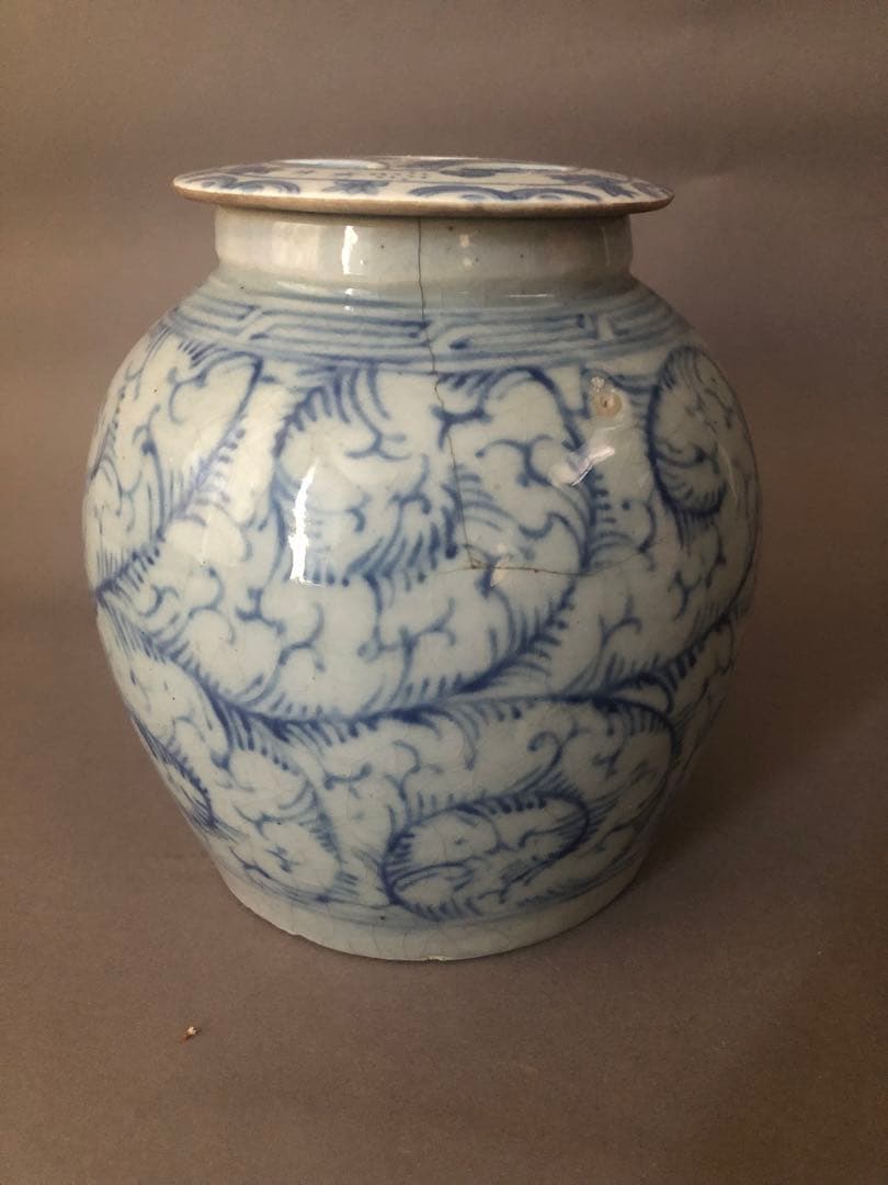 中国骨董　古美術　草文　穴あき蓋付壺