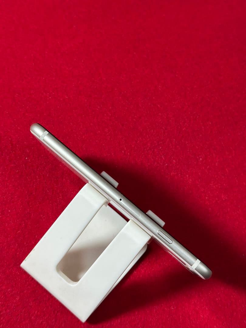 【9927】iPhone SE3第3世代スターライト 64GB simフリー