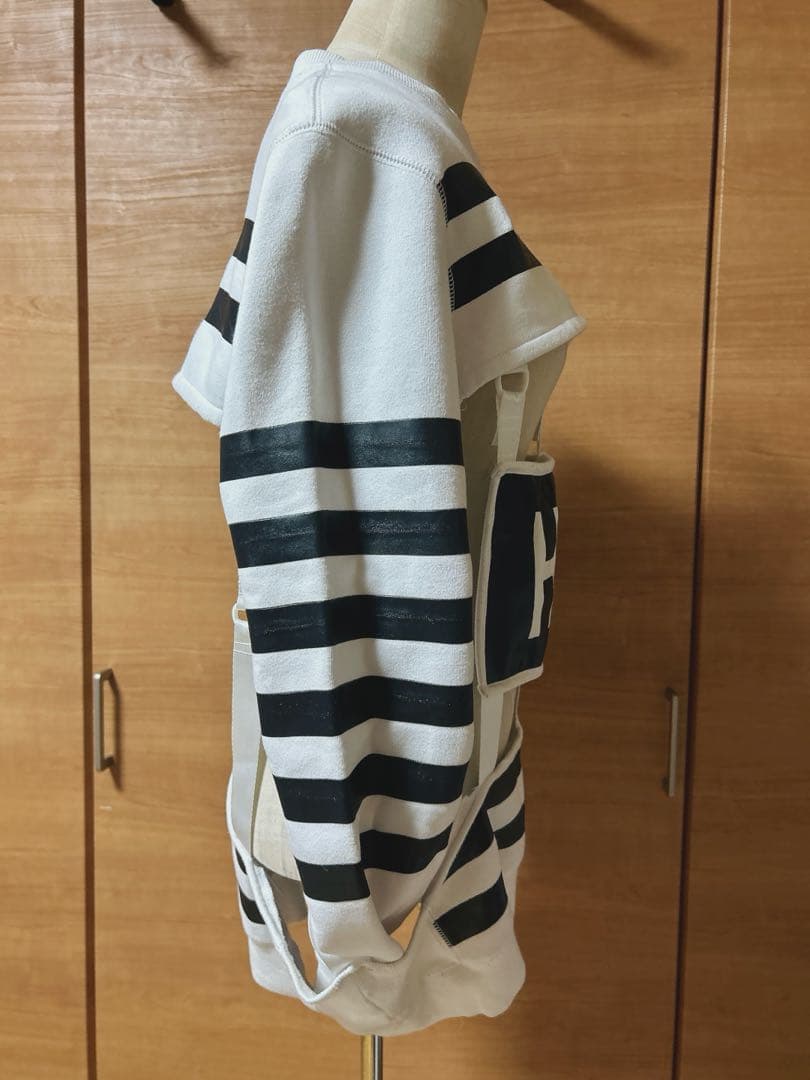 HBA ストライプカットアウトスウェット