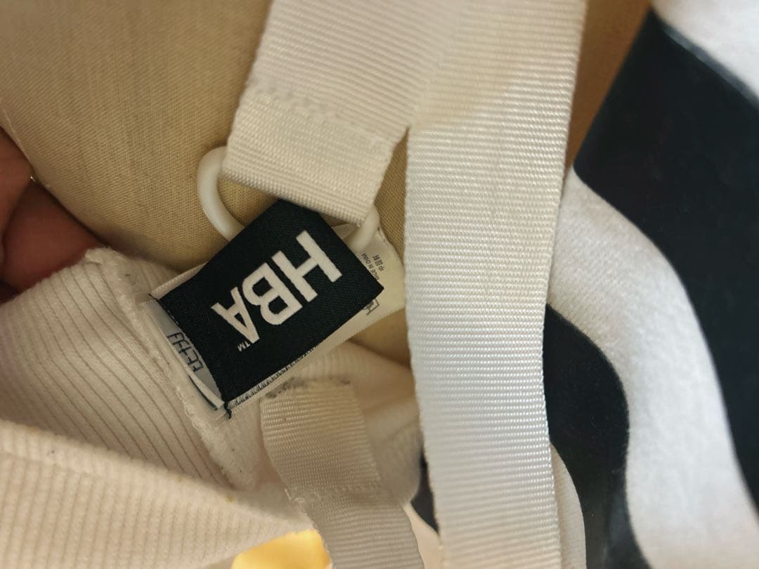 HBA ストライプカットアウトスウェット