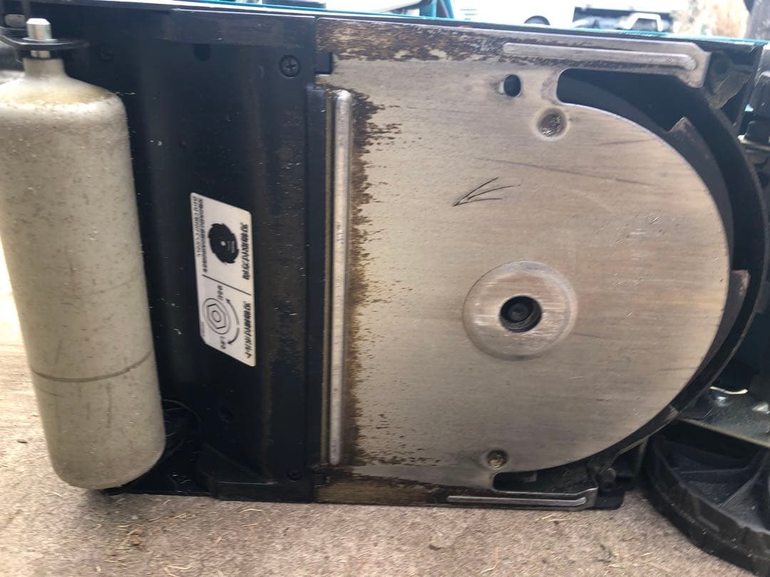 マキタ　充電式芝刈り機　MLM230D 純正バッテリー付きそれ以外付属品無し